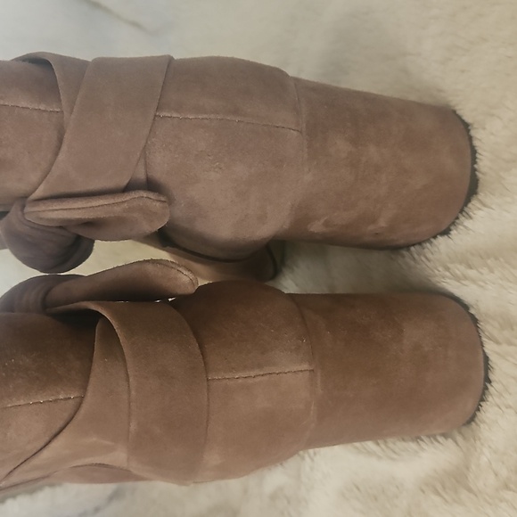 NOWT Bella Vita Tan Suede Ankle Booties - Picture 7 of 8